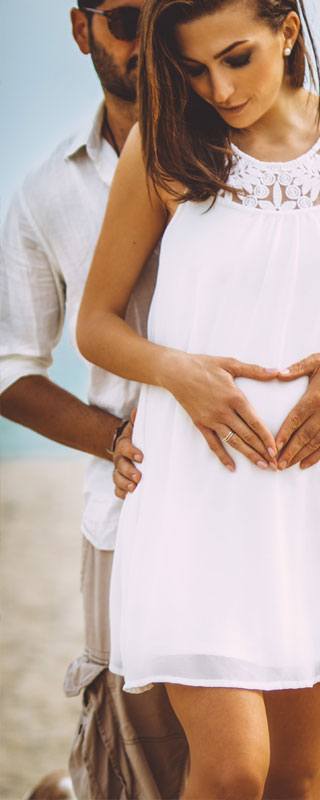 Frau mit Sommerkleid in Italien