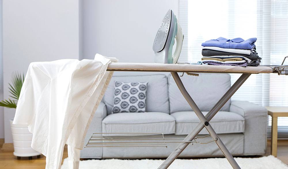 Bgelbrett mit Wsche und Bgeleisen