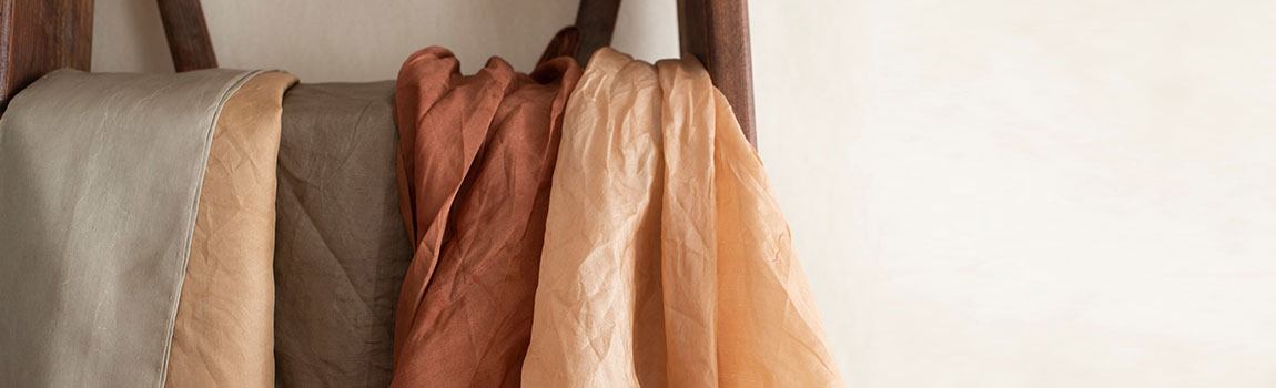 Verschiedene farbige Seidentücher