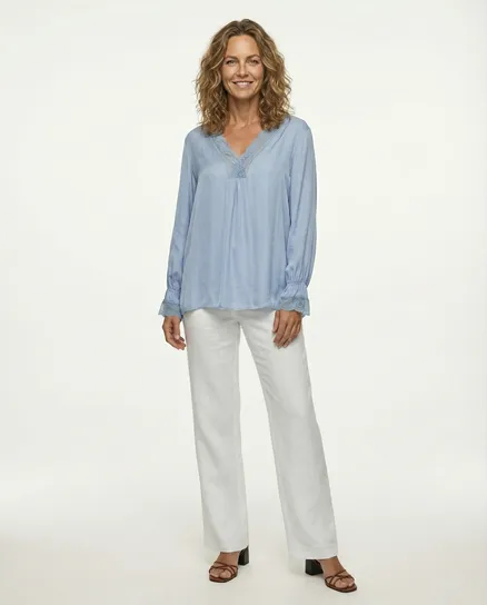 Blusenshirt mit Spitze in hellblau von Made in Italy