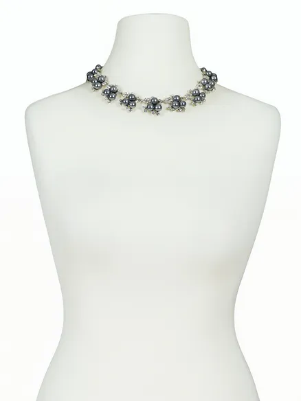 Kette mit Perlen in grau von Fashion Jewelry