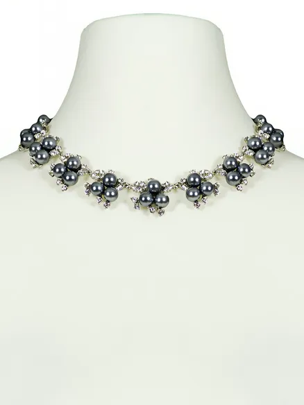 Kette mit Perlen in grau von Fashion Jewelry