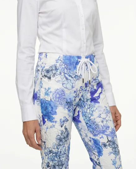 Crash Hose Floral in blau von Selected Touch
