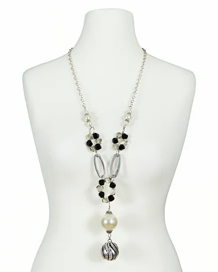 Halskette mit Perlen in Halskette mit Perlen von Fashion Jewelry