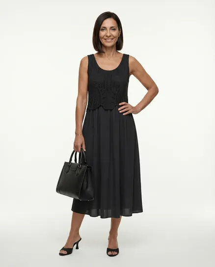 Kleid mit Ajourstrick in schwarz von Diana