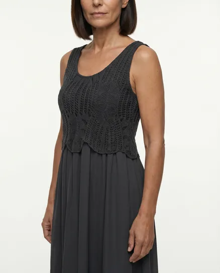 Kleid mit Ajourstrick in schwarz von Diana