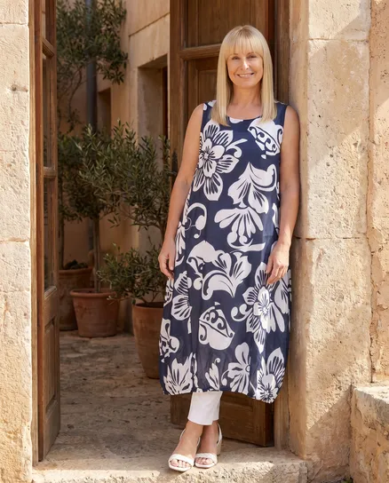 Kleid mit Blumen in blau von Made in Italy