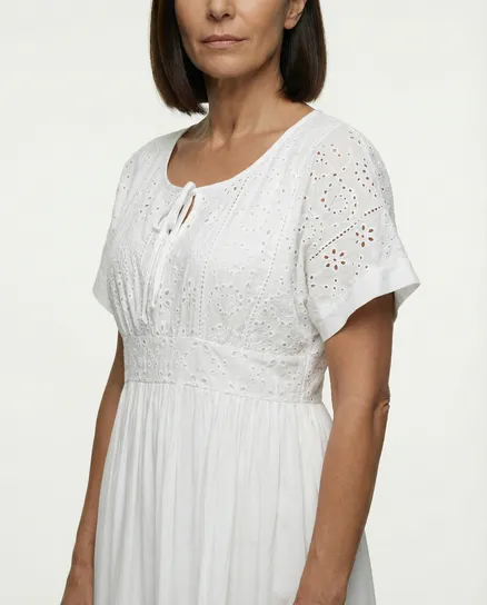 Kleid mit Lochstickerei in wei� von Spaziodonna