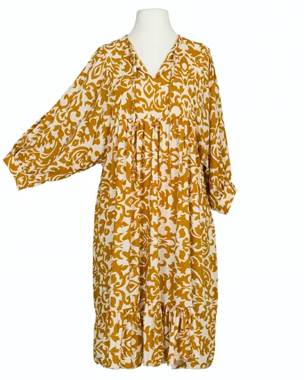 Kleid mit Muster in camel von H. Trend