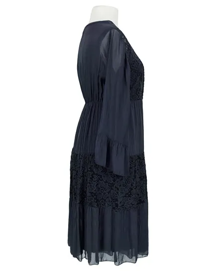 Kleid mit Seide in blau von Diana