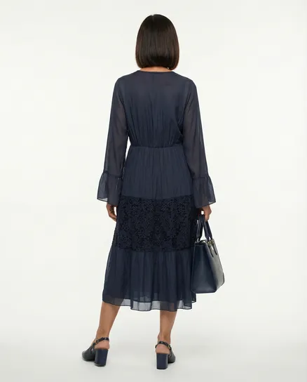 Kleid mit Seide in blau von Diana