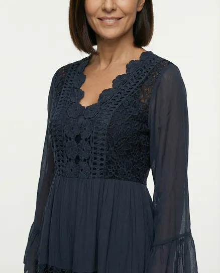 Kleid mit Seide in blau von Diana