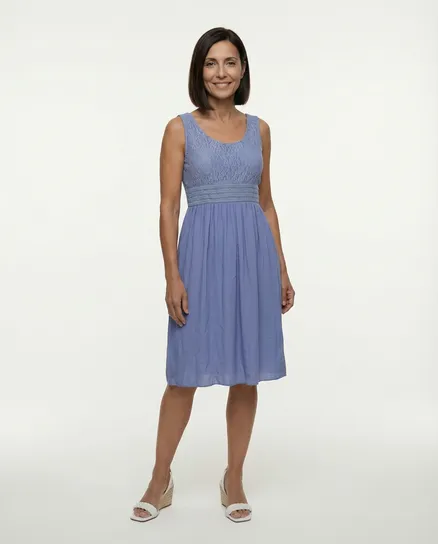Kleid mit Spitze in blau von Link Fashion