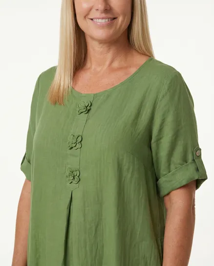 Leinenkleid mit Blumenbesatz in kiwi von Puro Lino