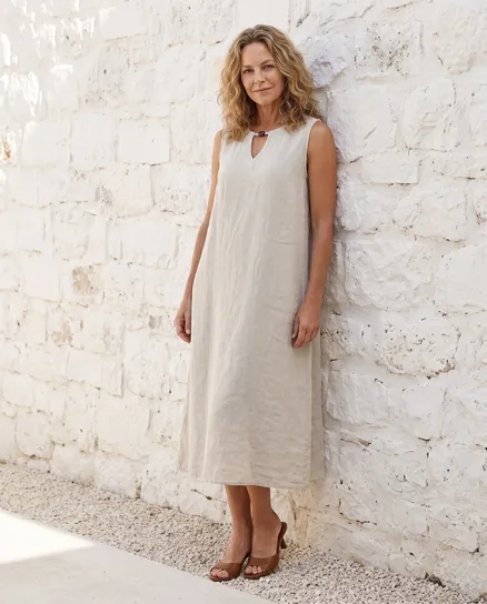 Leinenkleid mit Zierkugel in beige von Puro Lino