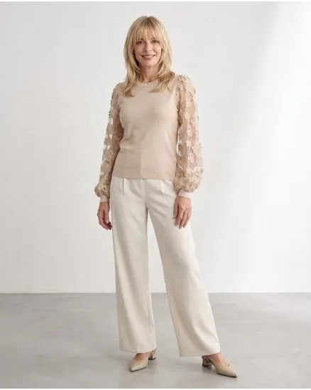Pullover mit Bl�ten�rmeln in beige von Clara