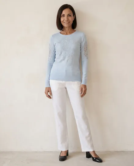 Pullover mit Spitze in hellblau von Memory & Co