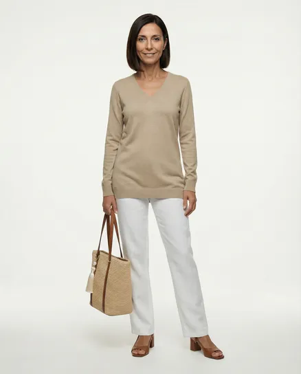 Pullover mit V-Ausschnitt in beige von RESTART
