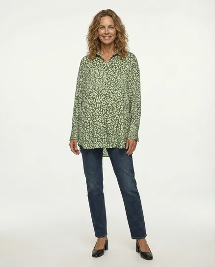 Satinbluse mit Seide Leo Print in oliv von Made in Italy