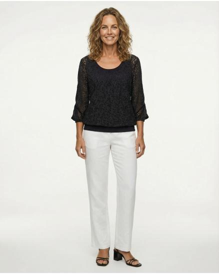 Shirt Cut Out in schwarz von Creative