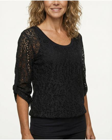 Shirt Cut Out in schwarz von Creative