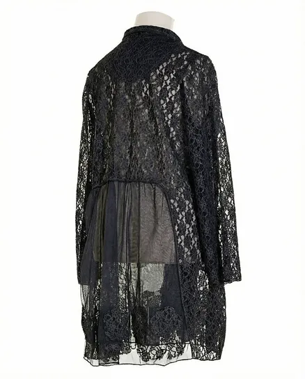 Spitzenjacke mit Seide in schwarz von Manga