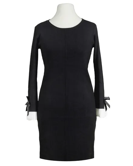 Strickkleid mit Plissee in schwarz von Anny