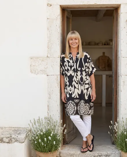 Tunikakleid Ornamen-Print in schwarz von Made in Italy