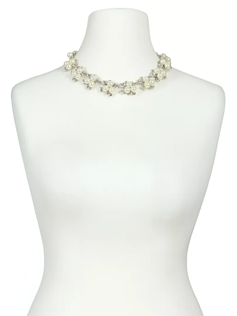 Kette mit Perlen in creme von Fashion Jewelry