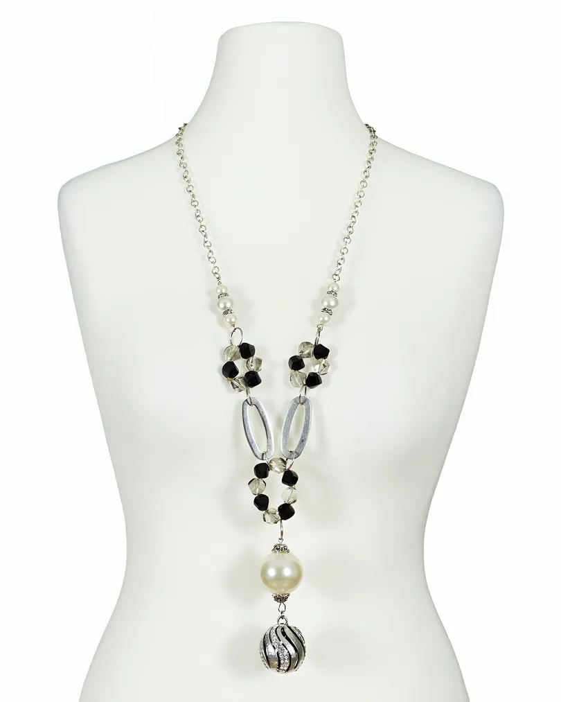 Halskette mit Perlen in Halskette mit Perlen von Fashion Jewelry