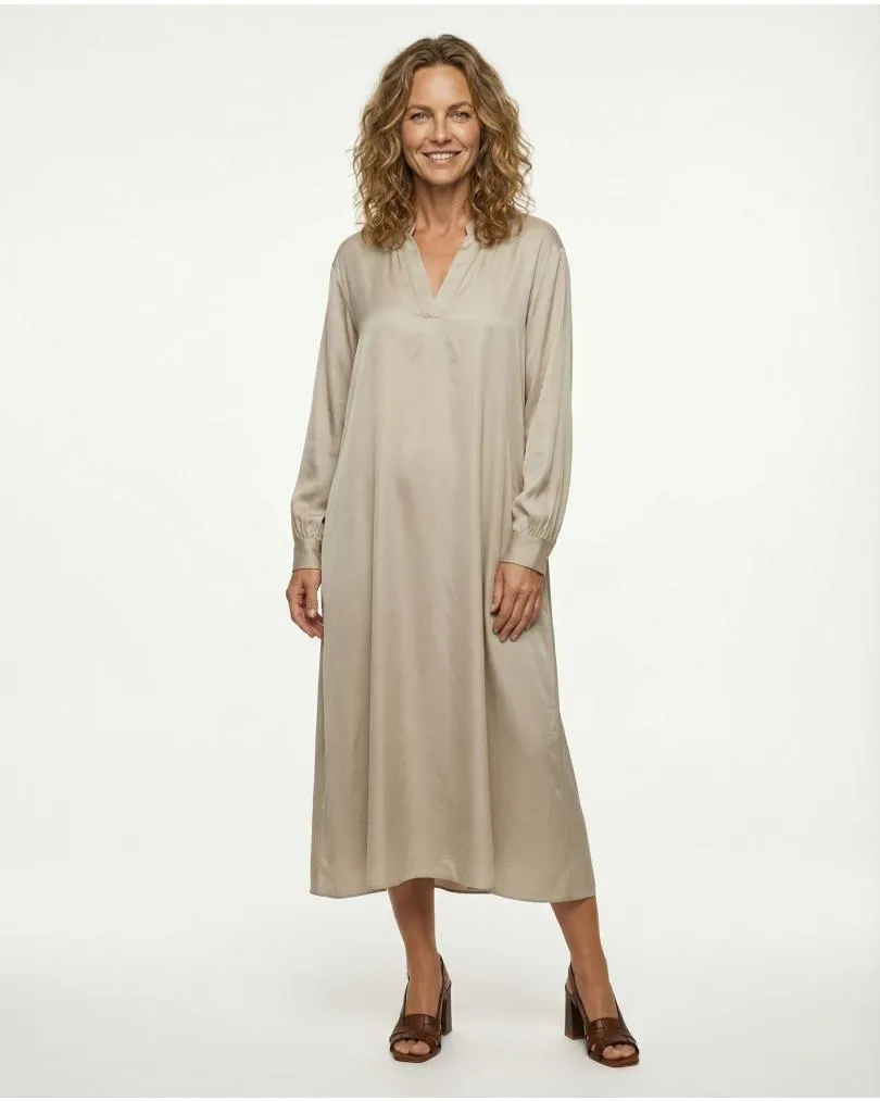 Kleid mit Seide in  beige von Style Touch (Bild 3)