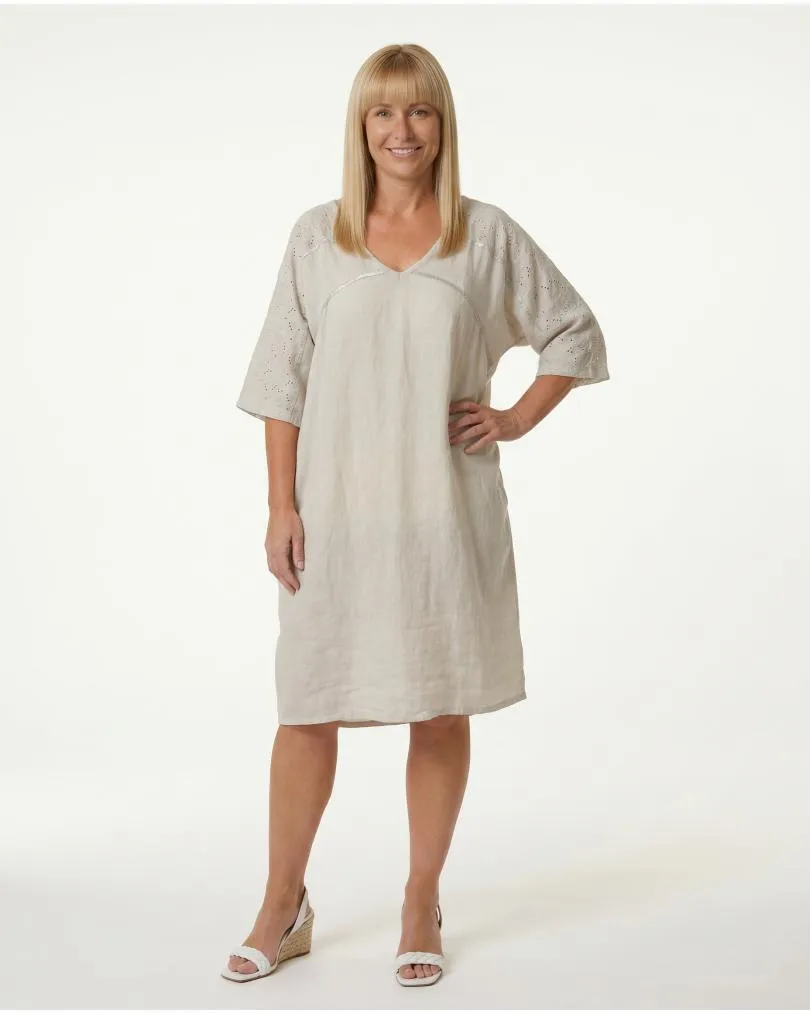 Leinenkleid Lochstickerei in  beige von Spaziodonna (Bild 3)