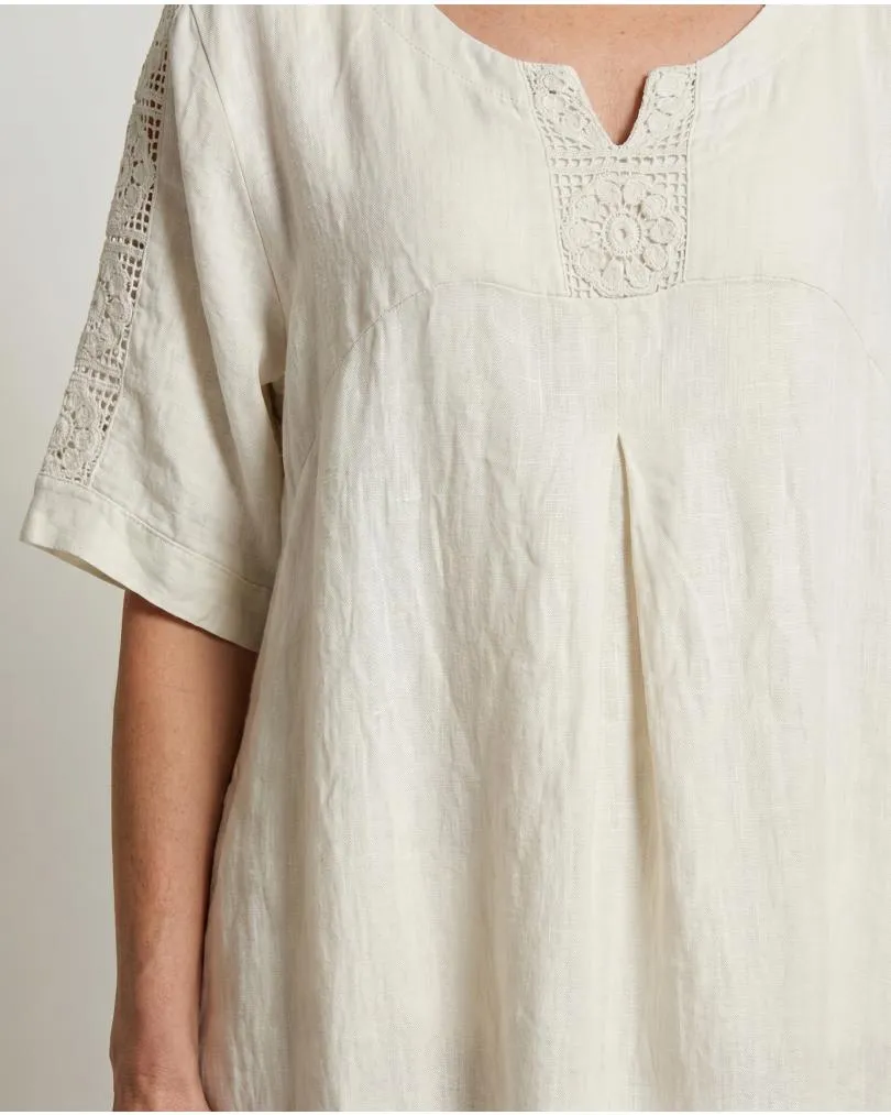 Leinenkleid mit Spitze in  beige von Puro Lino (Bild 5)