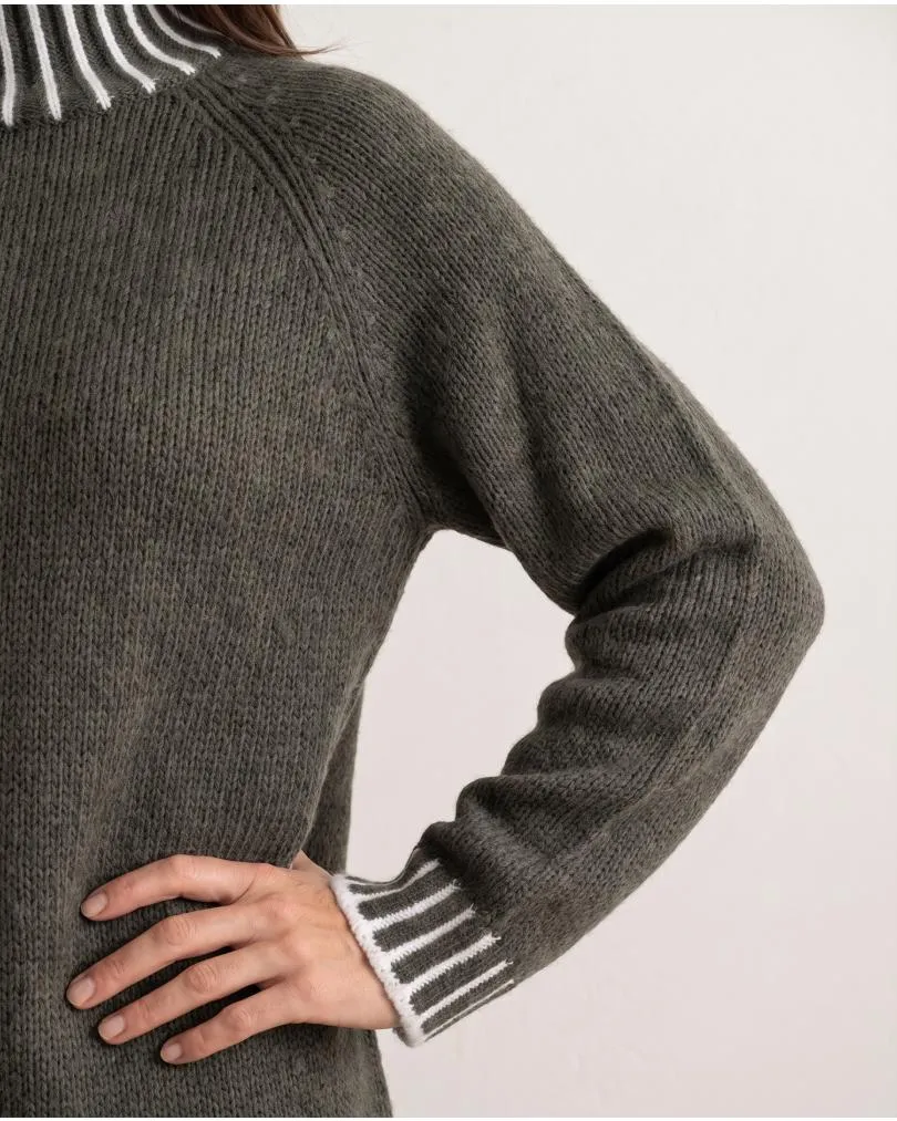 Longpullover mit Kontrastdetails in  oliv von Made in Italy (Bild 5)
