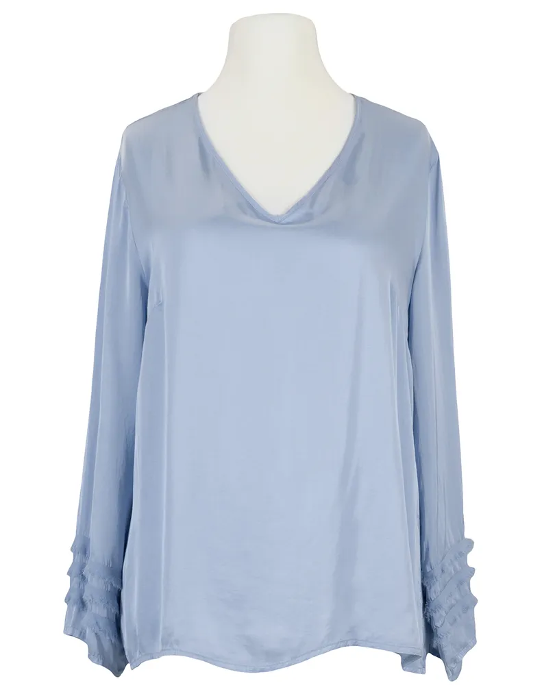 Satin Bluse V-Ausschnitt in  hellblau von Monday Afternoon (Bild 1)