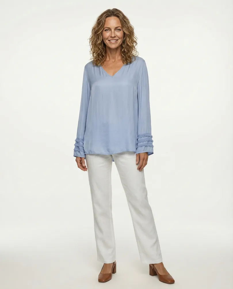 Satin Bluse V-Ausschnitt in  hellblau von Monday Afternoon (Bild 3)