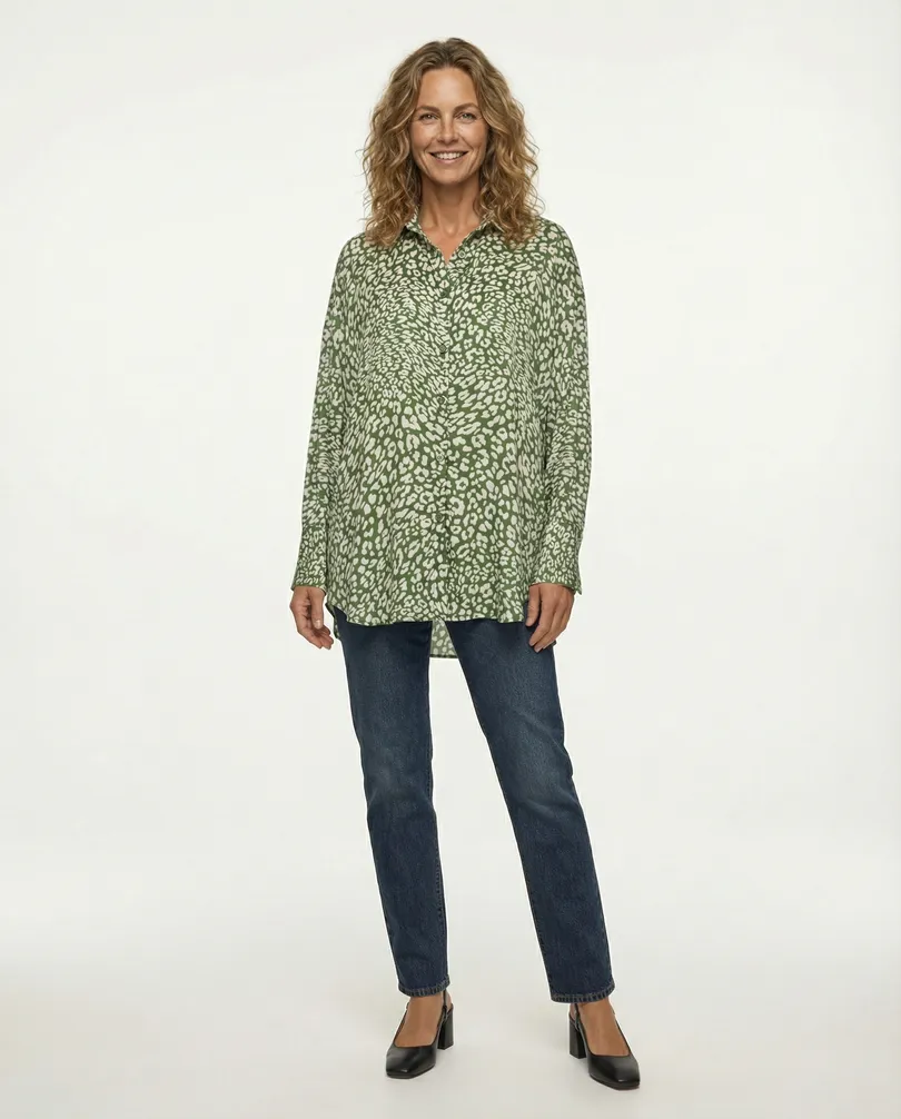 Satinbluse mit Seide Leo Print in  oliv von Made in Italy (Bild 3)