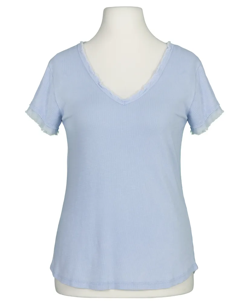 T-Shirt V-Ausschnitt in hellblau von Monday Afternoon