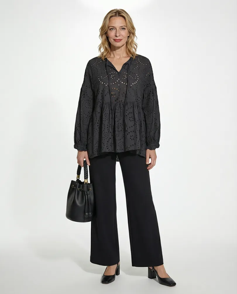 Tunika Bluse mit Lochstickerei in  schwarz von Made in Italy (Bild 3)