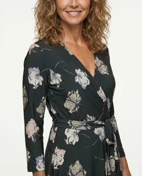 Jersey Maxikleid Wickeloptik in  oliv von Fifilles Paris (Bild 5)