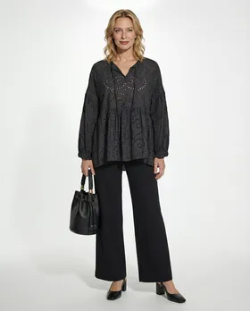 Tunika Bluse mit Lochstickerei in  schwarz von Made in Italy (Bild 3)