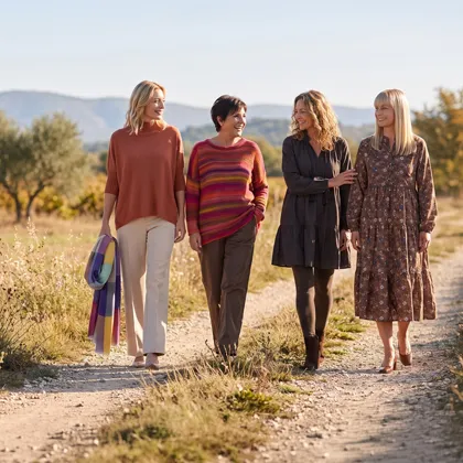 Frauen in aktueller italienischer Herbstmode in Braun und Beiget&ouml;nen in Italien